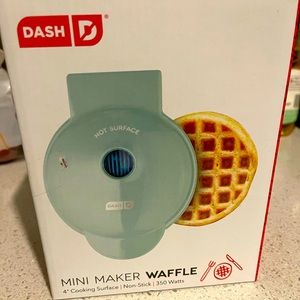 Mini waffle maker